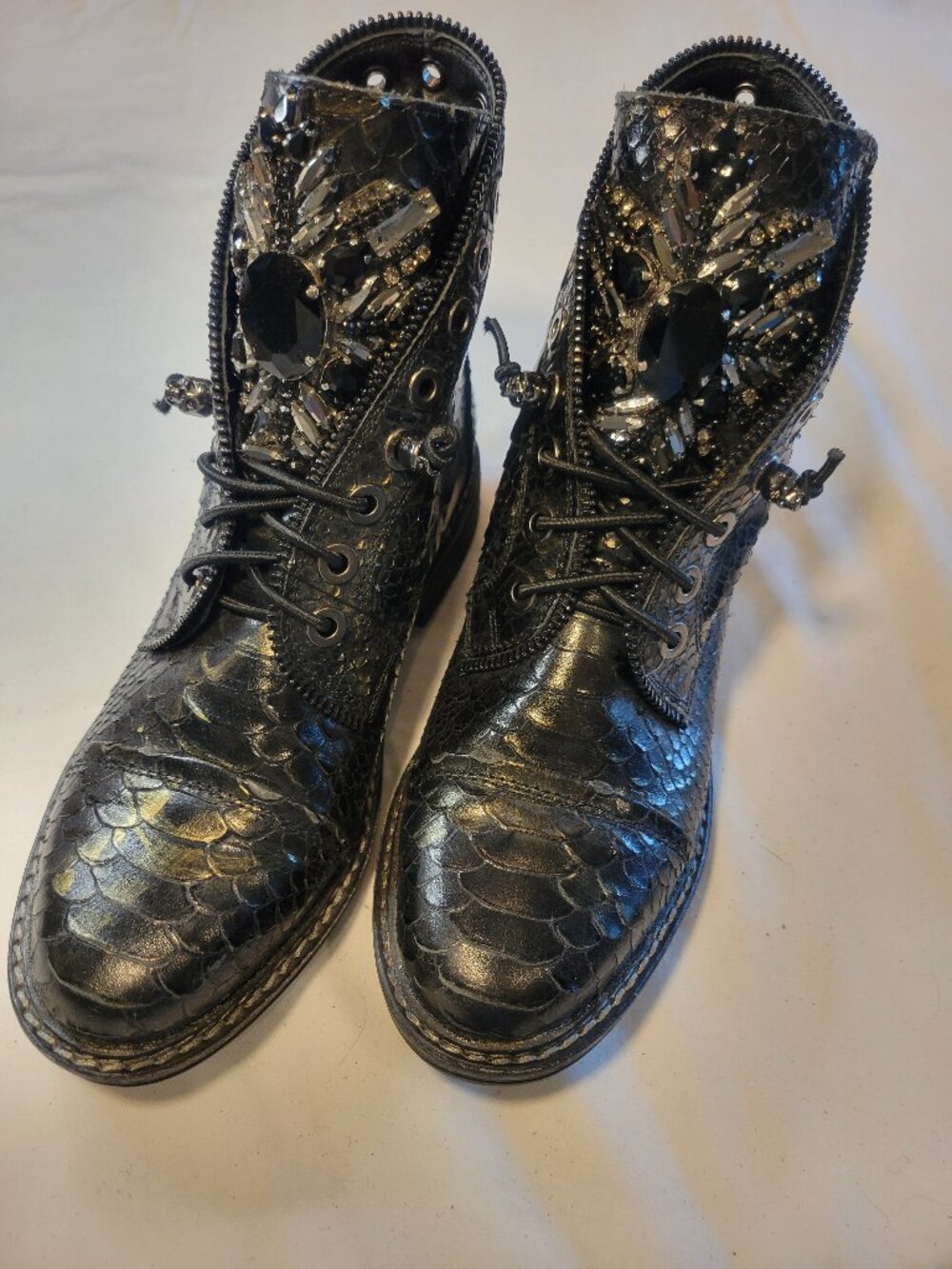 Vince Camuto Sefella Embellished Combat Boots Black Leather Jewel Skull Sz 7